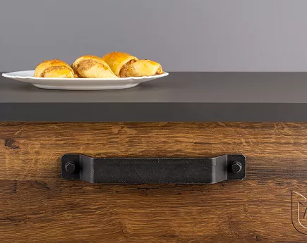 UCHWYT Kentucky 160 CZARNY POSTARZANY